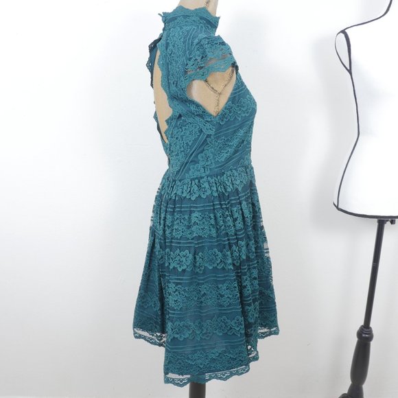 Alice + Olivia Jade Green Lace Short Sleeve Open Back Mock Neck Size 6 Dress - Picture 6 of 11